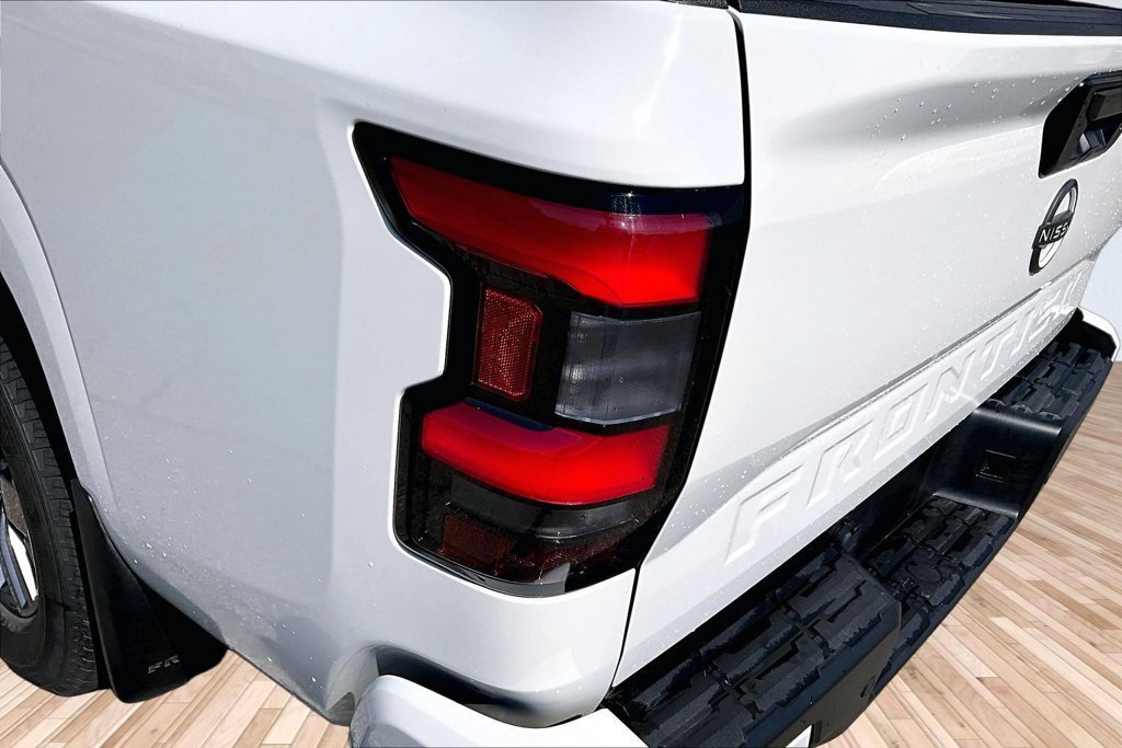 Used 2025 White Nissan SV image 27