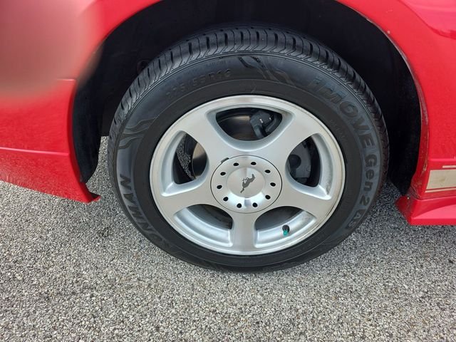 Used 2004 Torch Red Ford V6 image 17