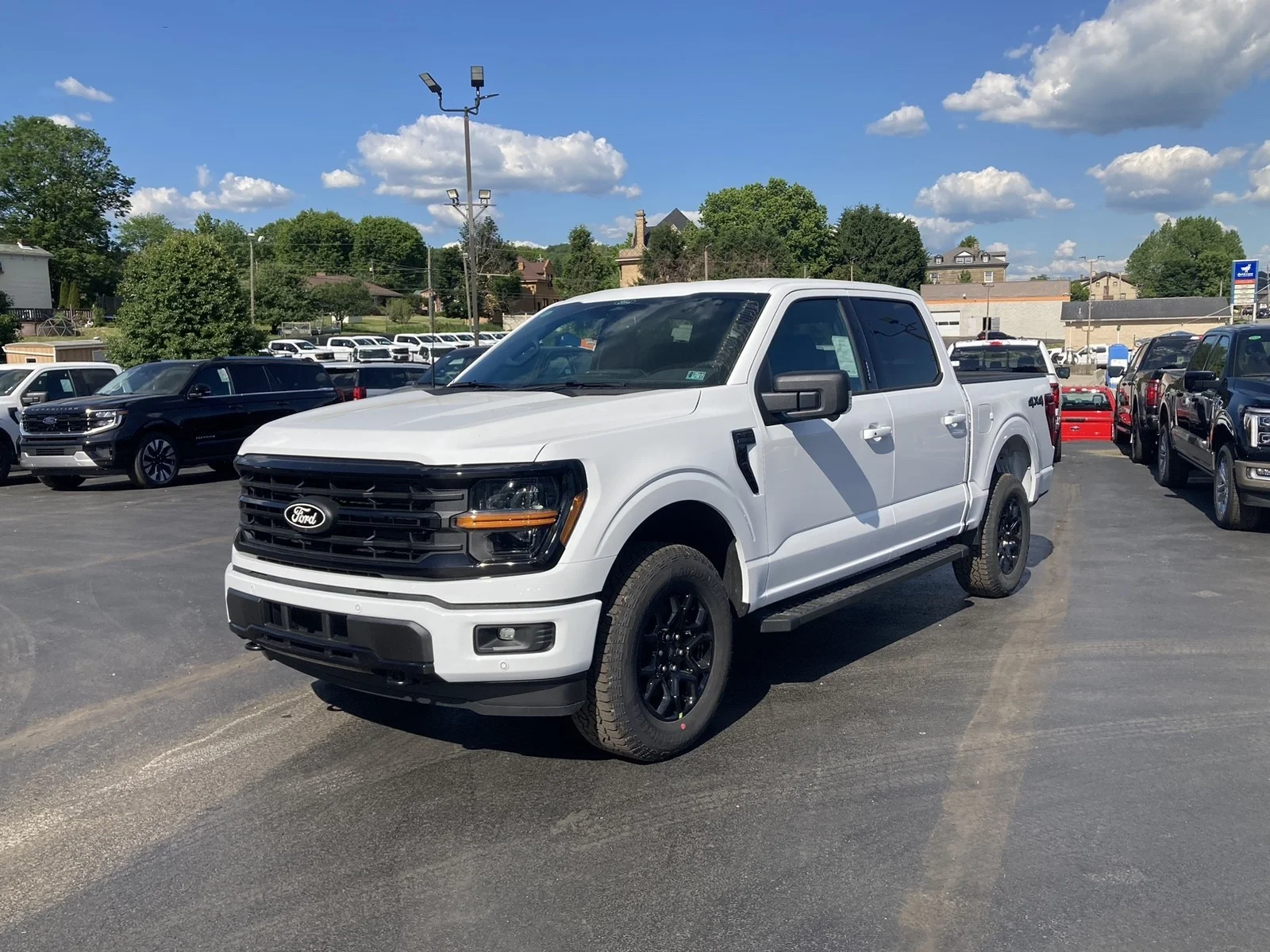 New 2026 Oxford White Ford XLT image 4