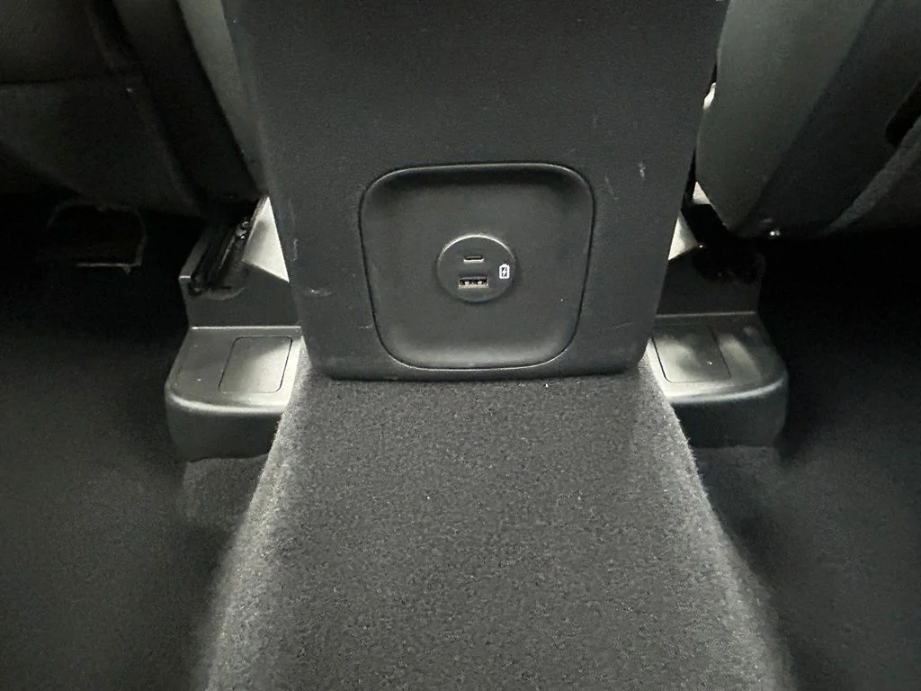 Used 2022 Black Metallic Ford SE image 23