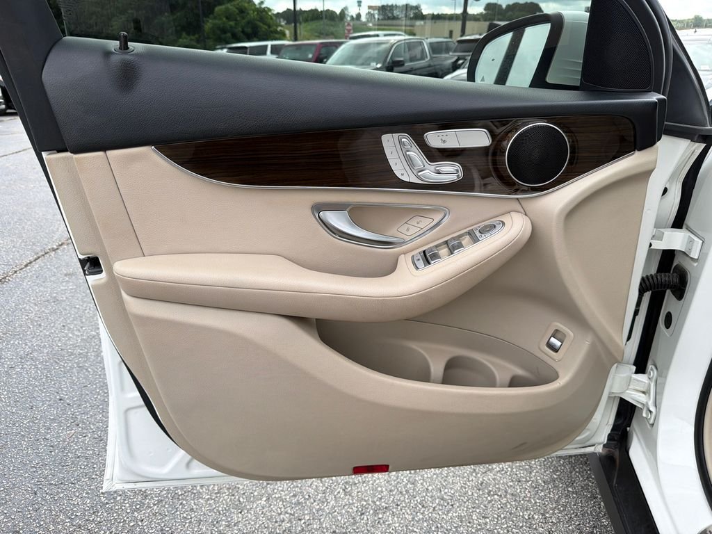 Used 2019  Mercedes-Benz GLC 300 image 10