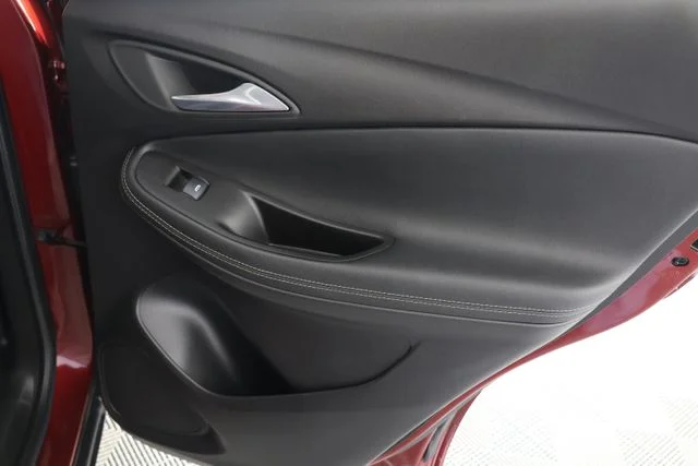 Used 2022 Red Buick Essence image 28