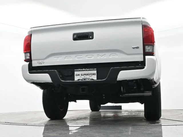 Used 2022 White Toyota SR5 image 25