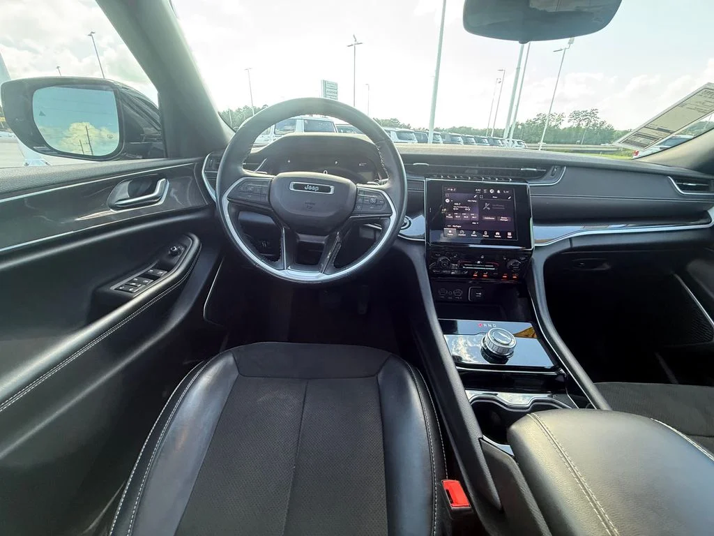 Used 2022 Gray Jeep Altitude image 8
