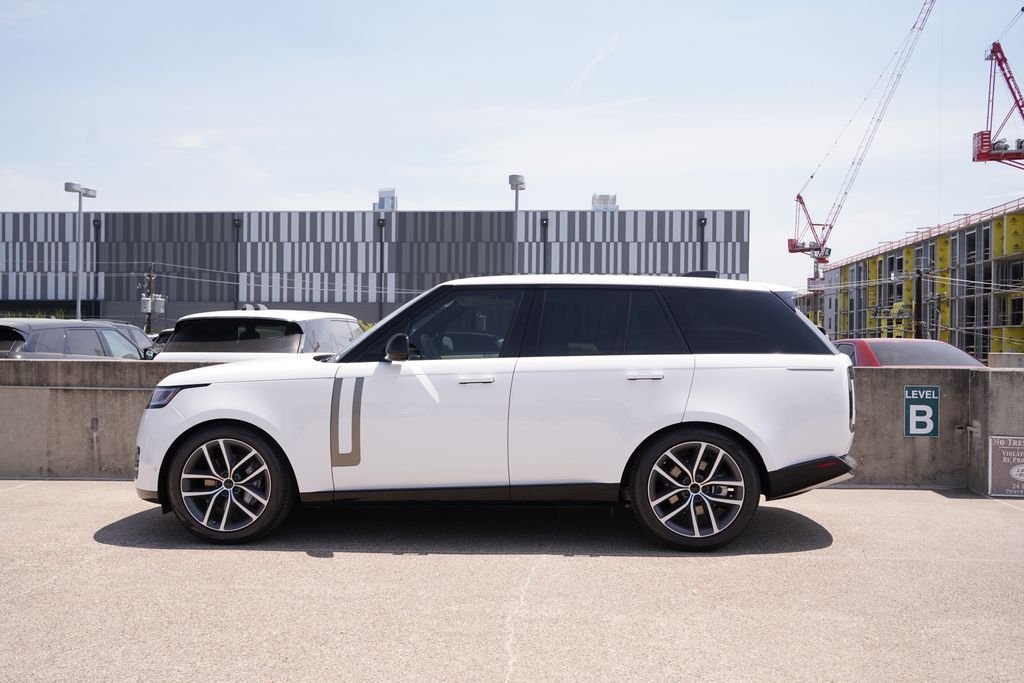 New 2026 Fuji White Land Rover SE image 6
