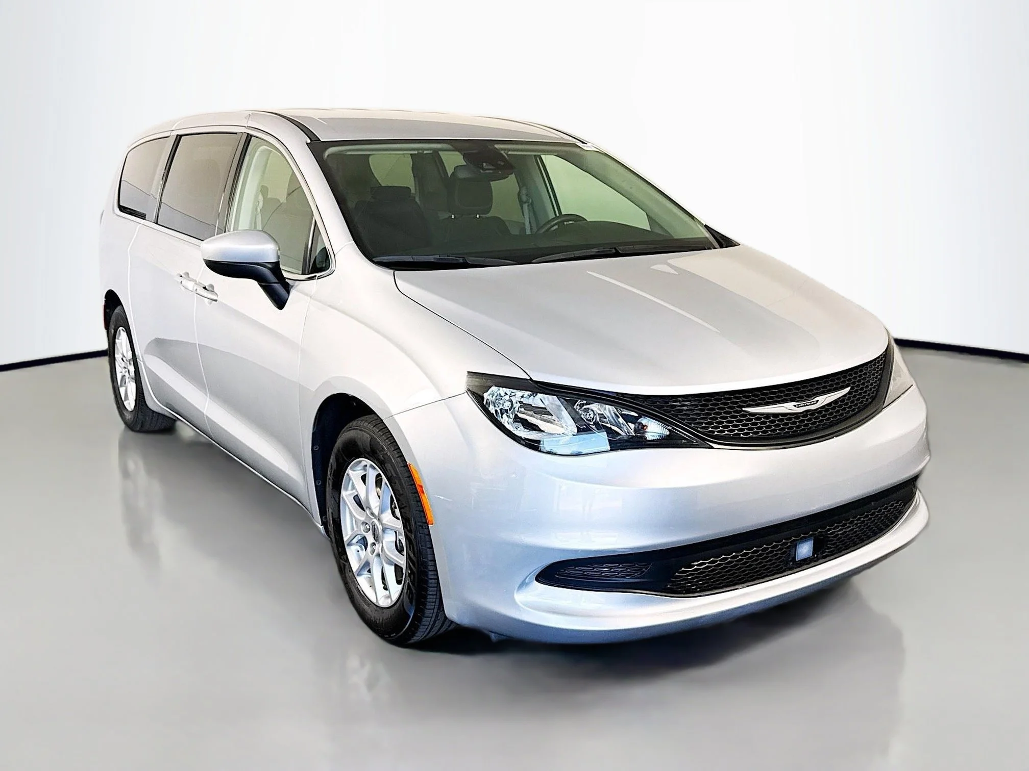 2023 Chrysler Voyager