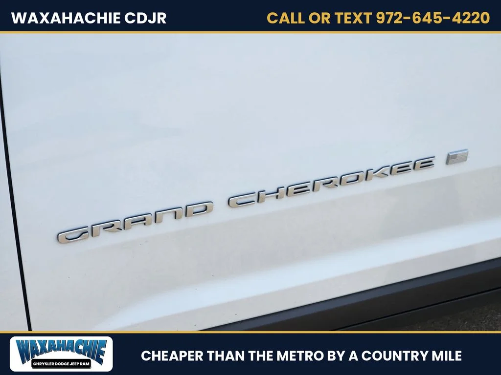 New 2026 Bright White Clear-Coat Exterior Paint Jeep Limited image 9