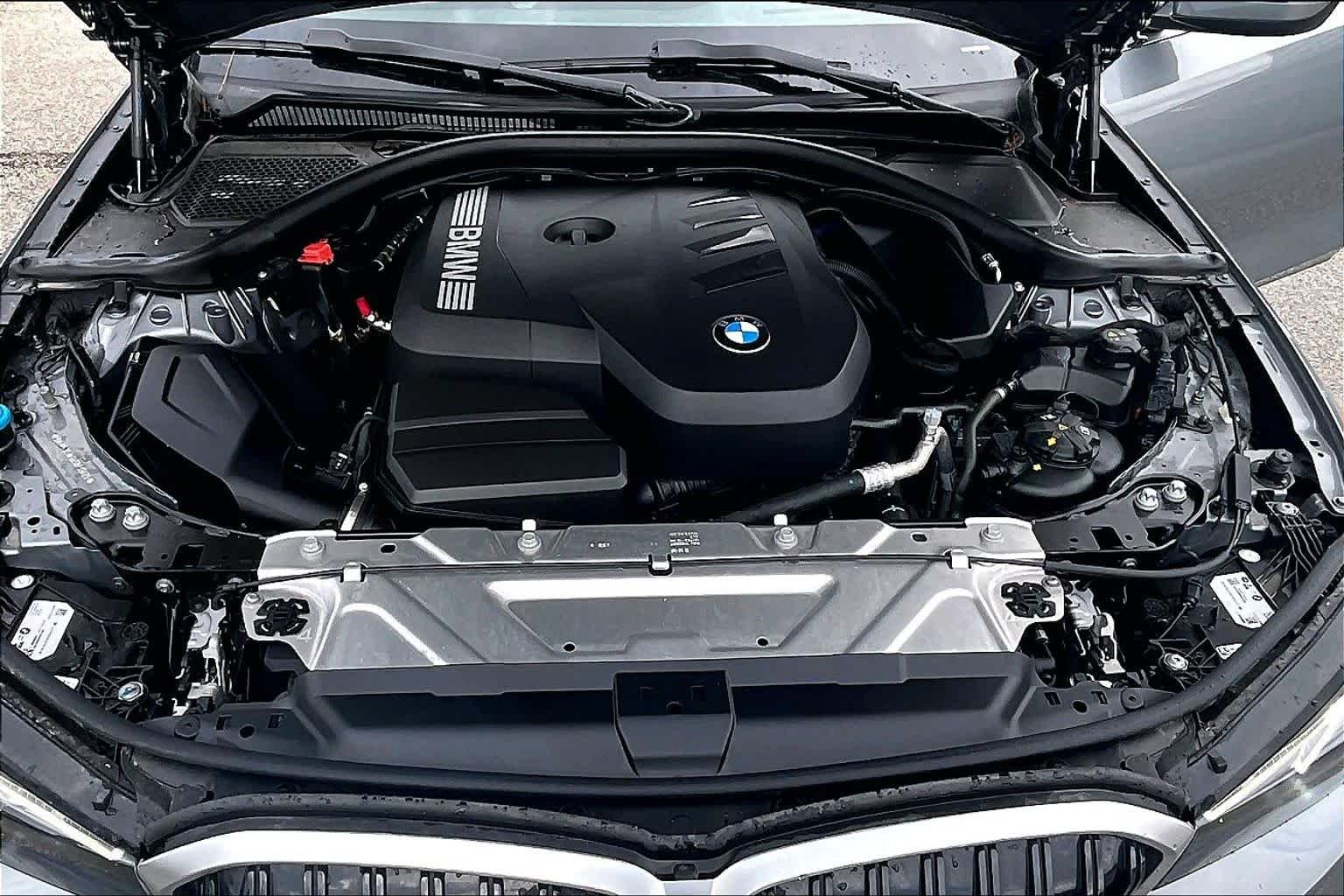 2025 BMW 3 Series 330i - Photo 16
