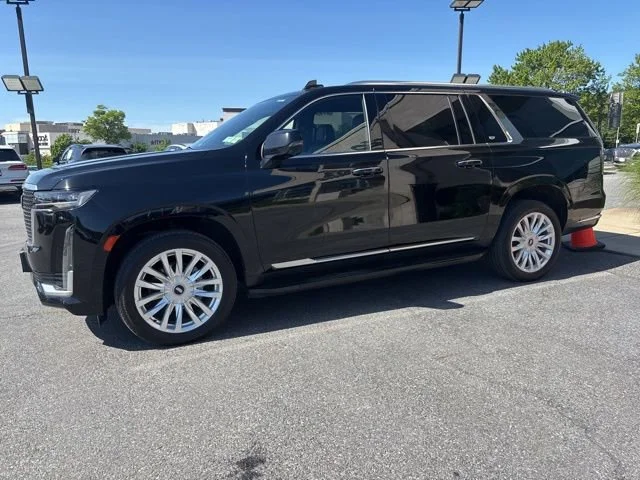 2024 Cadillac Escalade ESV 4WD Luxury's photo