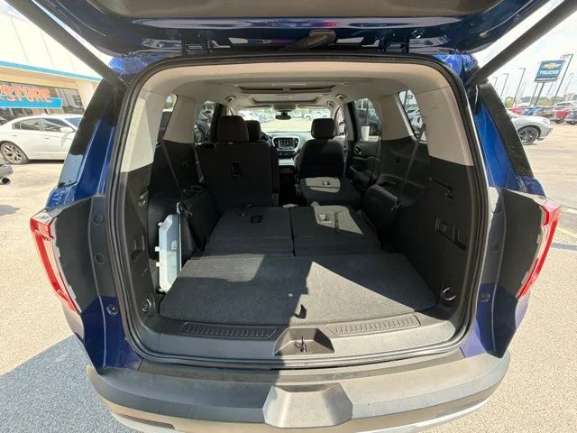 Used 2023 Blue GMC SLE image 37