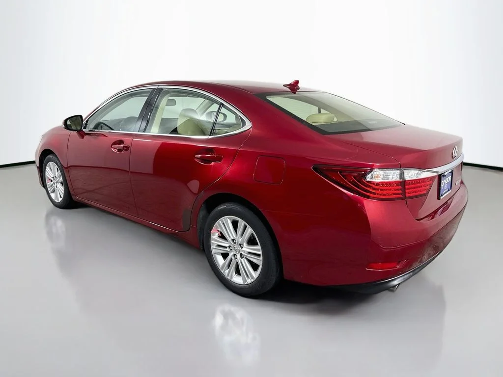 Used 2014 Matador Red Mica Lexus Base image 9