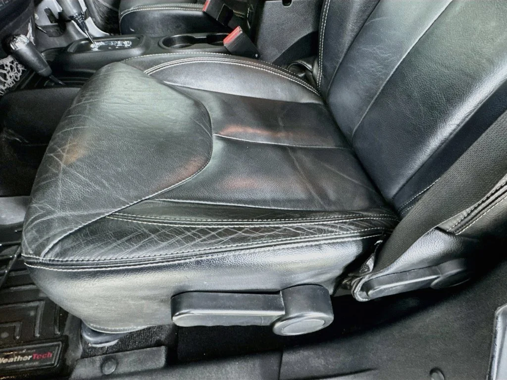 Used 2013 Billet Metallic Clearcoat Jeep Unlimited Sahara image 23