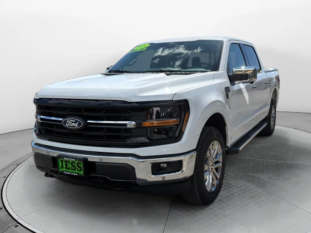 New 2026 Oxford White Ford XLT image 1