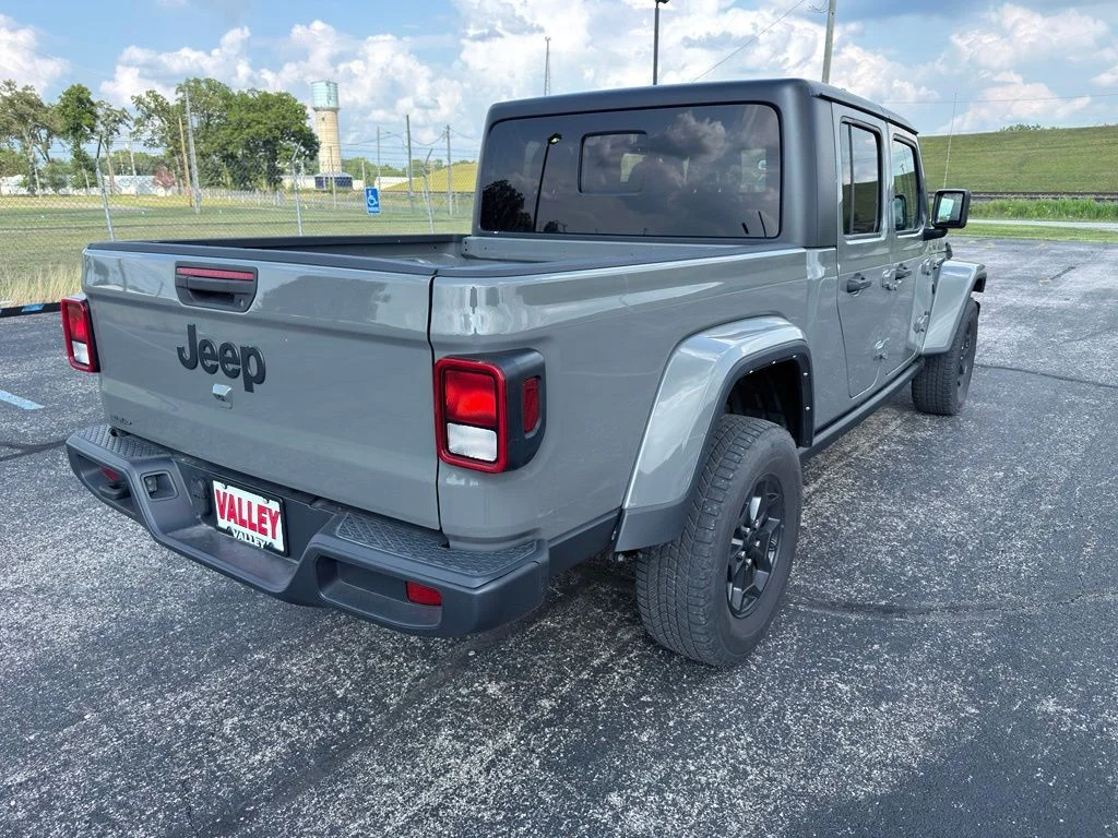 Used 2022 Gray Jeep Willys image 12