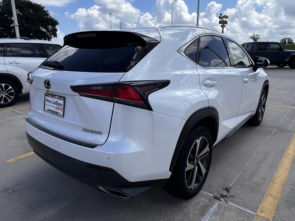 Used 2018 Eminent White Pearl Lexus Base image 3