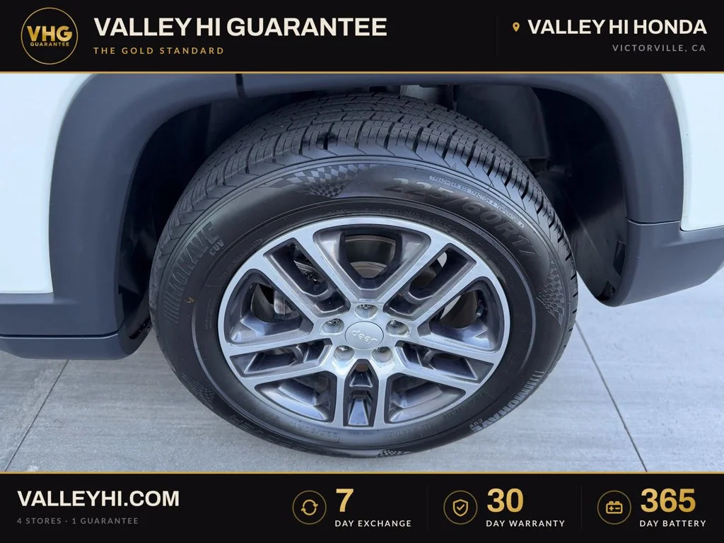 Used 2019 White Jeep Latitude image 10