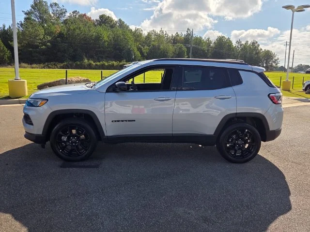 Used 2026 Silver Jeep Latitude image 4