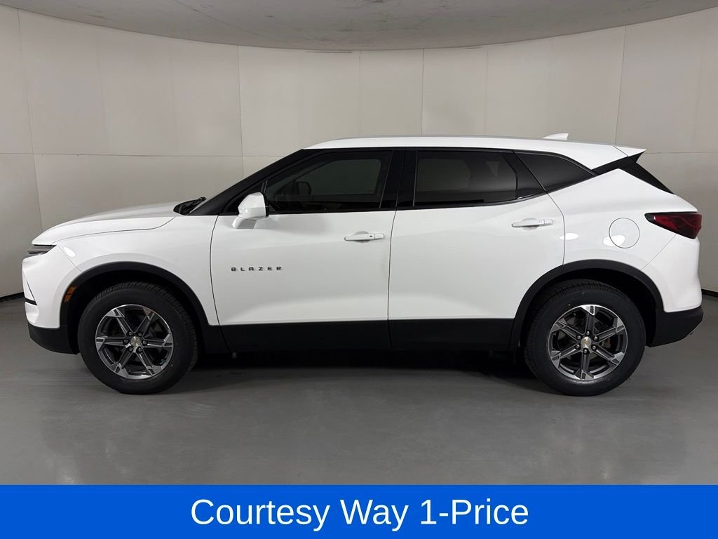 Used 2023 White Chevrolet LT image 6