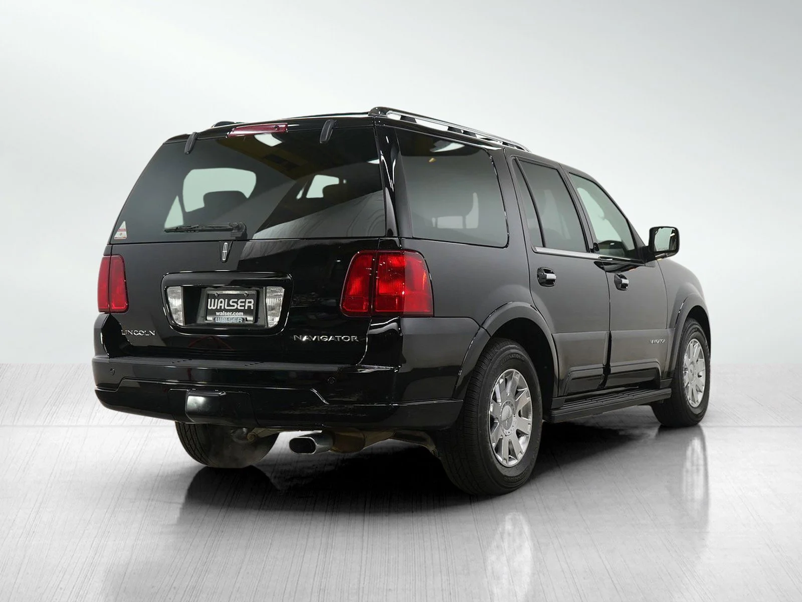 Used 2004 Black Clearcoat Lincoln Ultimate image 5