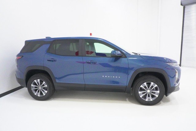 2027 Chevrolet Equinox LT - Photo 4
