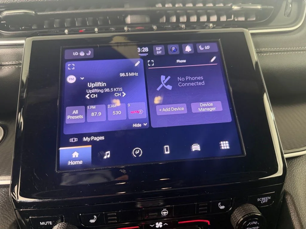 Used 2025 Diamond Black Jeep Altitude image 10