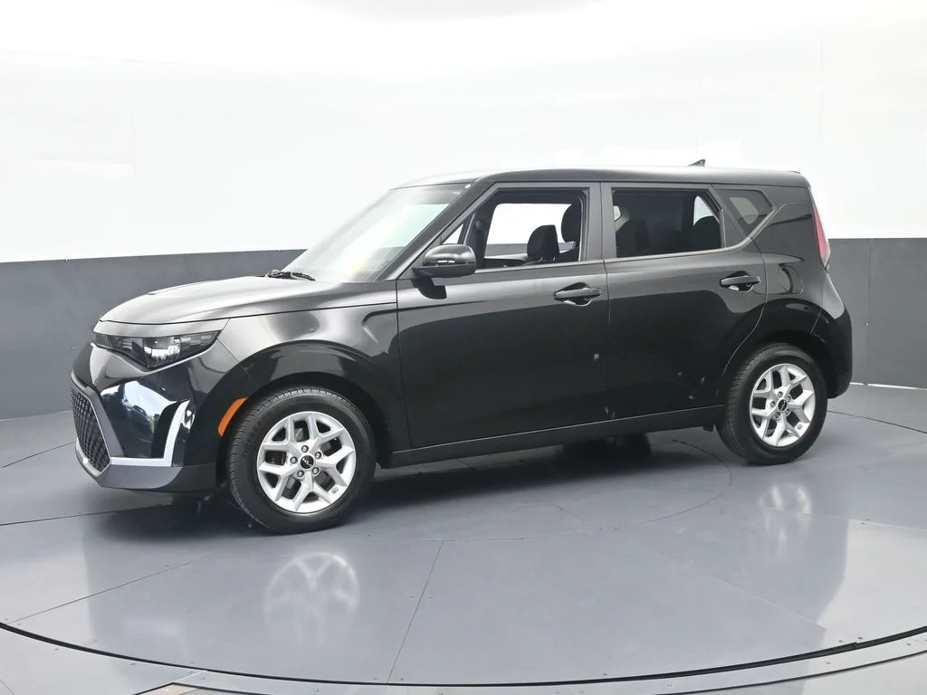 Used 2023 Fusion Black Kia S image 2