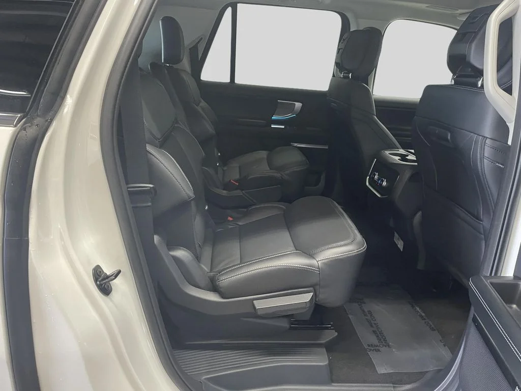 New 2026 Star White Metallic Tri-Coat Ford MAX Platinum® image 10