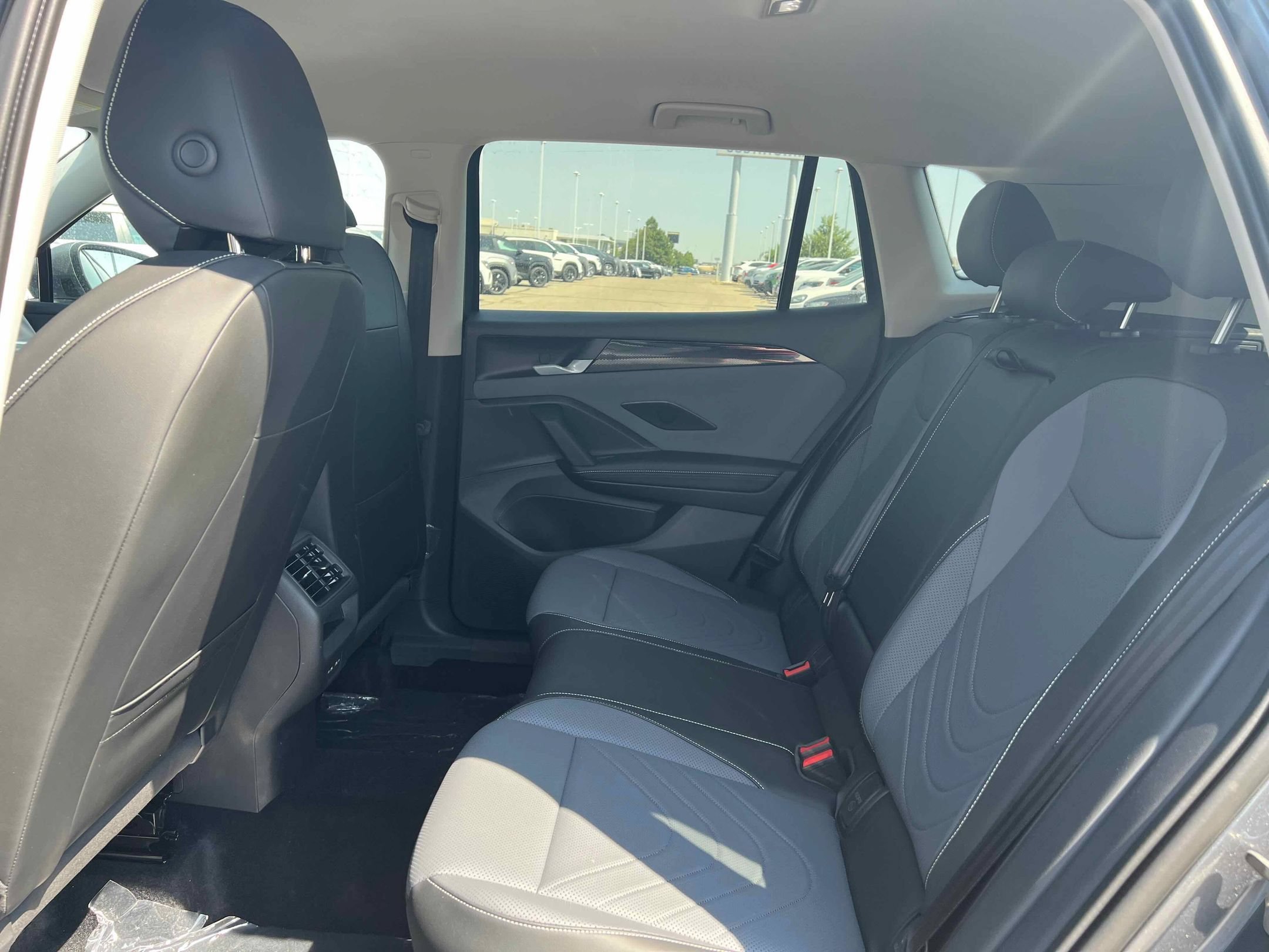 2025 Volkswagen Tiguan SE - Photo 21
