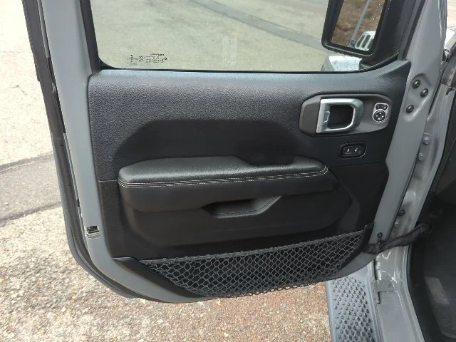 Used 2018 Gray Jeep Unlimited Sahara image 16