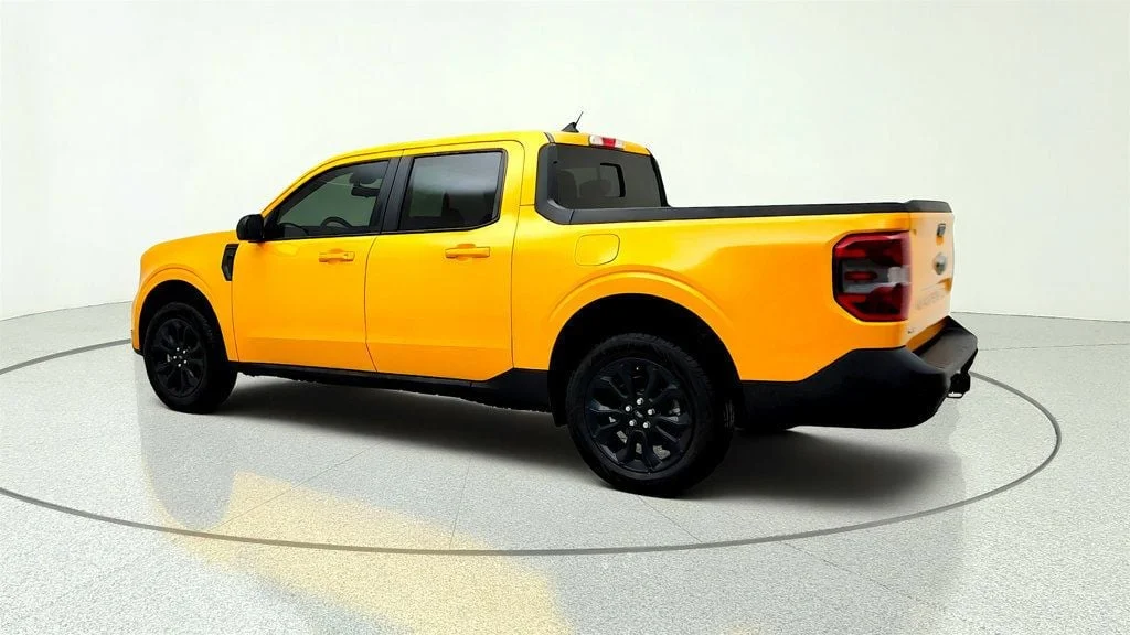 Used 2023 Cyber Orange Metallic Tricoat Ford LARIAT FWD SuperCrew w/ Black Appearance Pkg & Luxury Pkg image 8