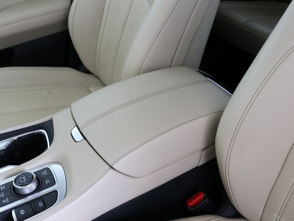 Certified Used 2023 White INFINITI LUXE image 21