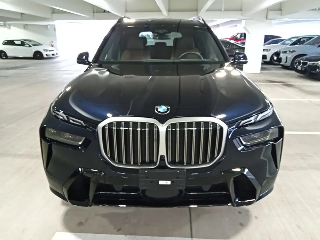 Used 2025 Carbon Black Metallic BMW xDrive40i image 2