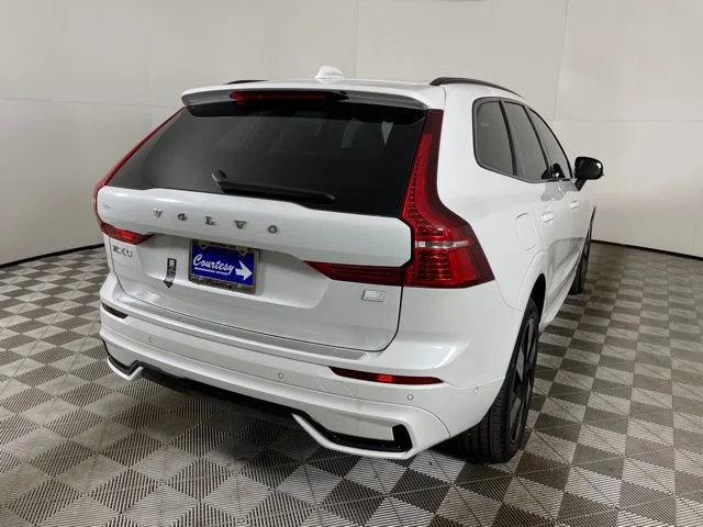 Used 2024 White Volvo T8 Plus Dark Theme image 11