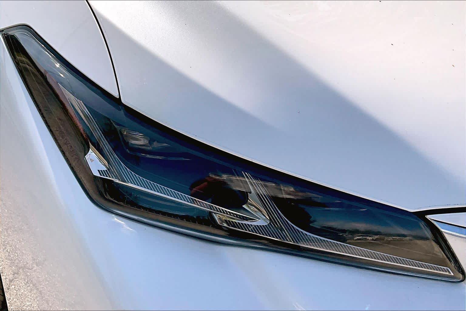 Used 2021 Wind Chill Pearl Toyota Hybrid Limited image 28
