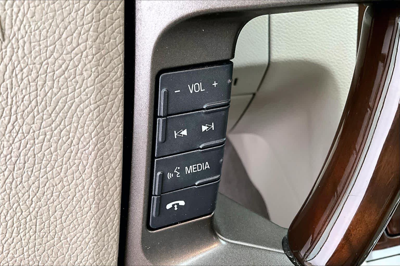 Used 2014 Tuxedo Black Metallic Lincoln  image 21