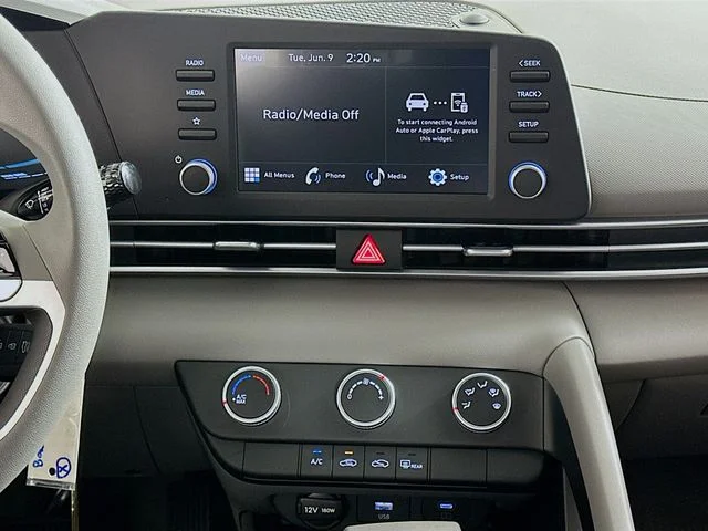 New 2026 Hyundai ELANTRA SE