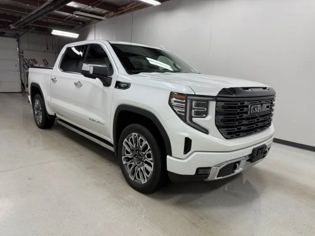 Used 2023 White GMC Denali Ultimate image 3