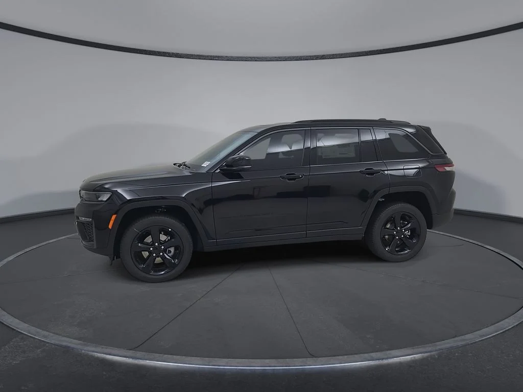 New 2026 Diamond Black Crystal Pearlcoat Jeep Limited image 8