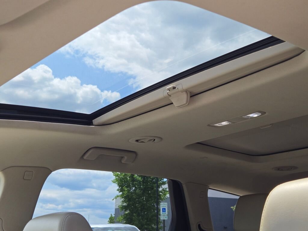 Used 2018 Silver Buick Essence image 28