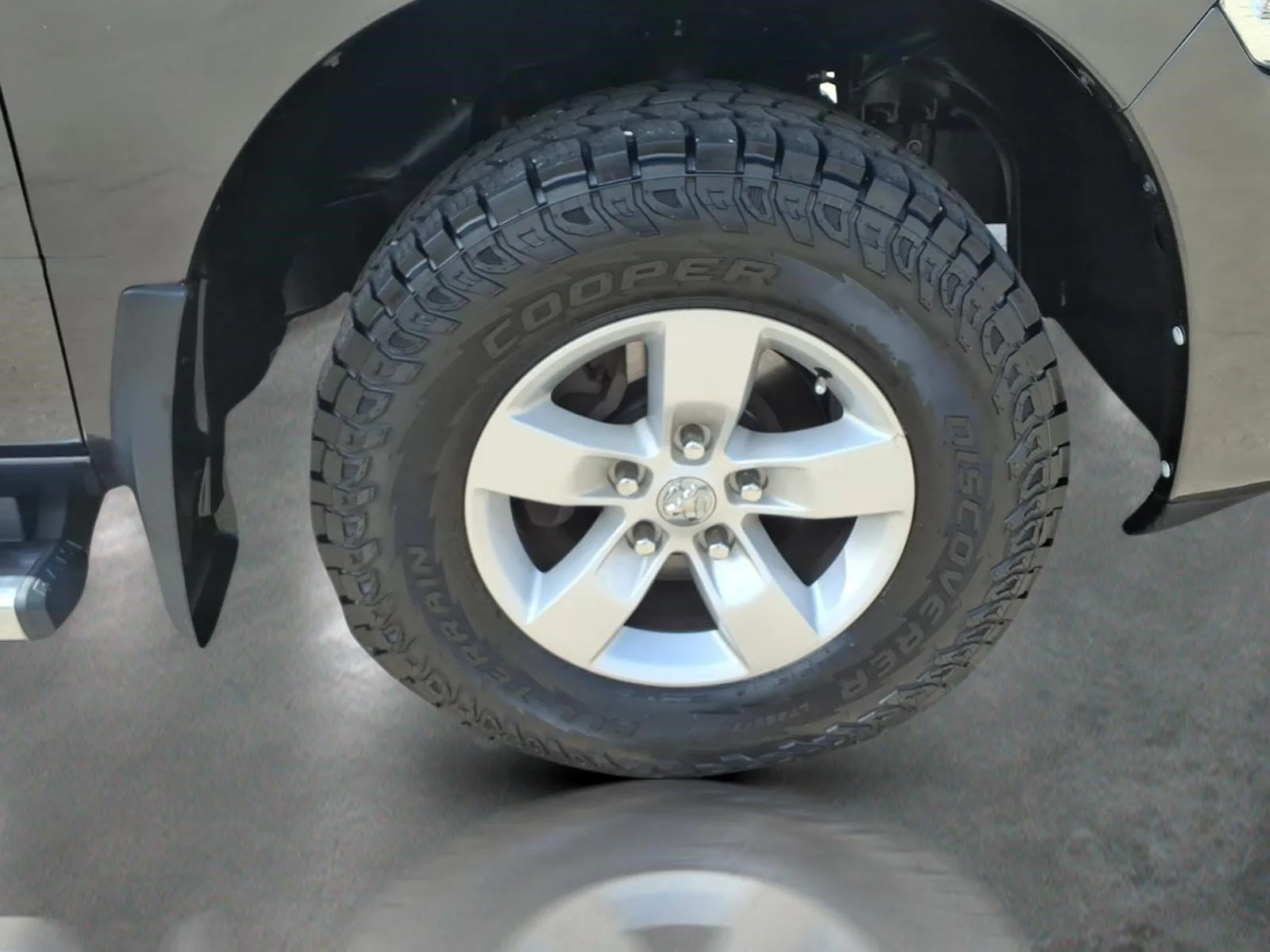 Used 2017 Granite Crystal Metallic Clearcoat RAM Express image 10