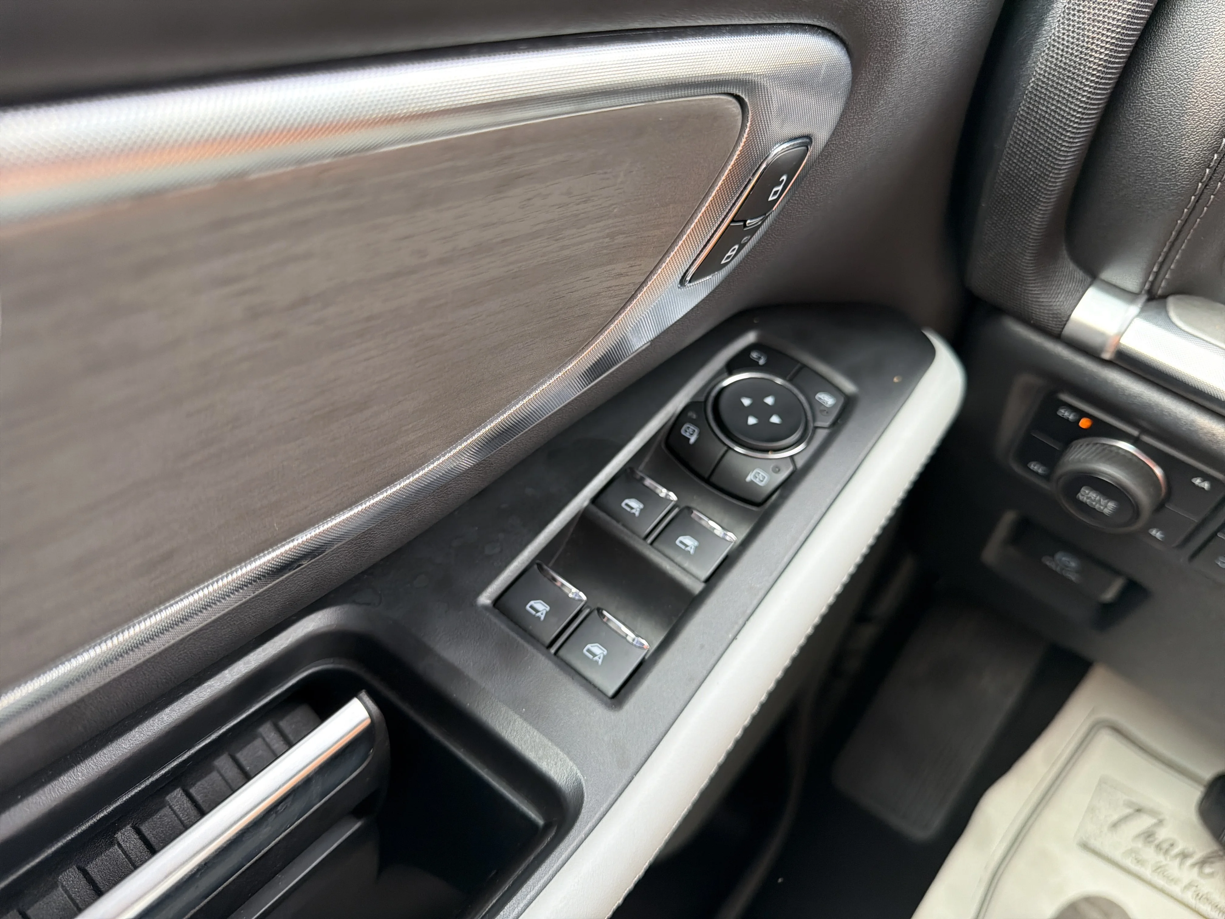 Used 2025 Silver Metallic Ford Platinum image 17