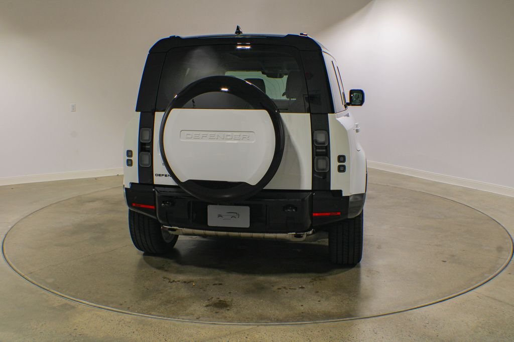 New 2026 Fuji White Land Rover X-Dynamic SE image 4