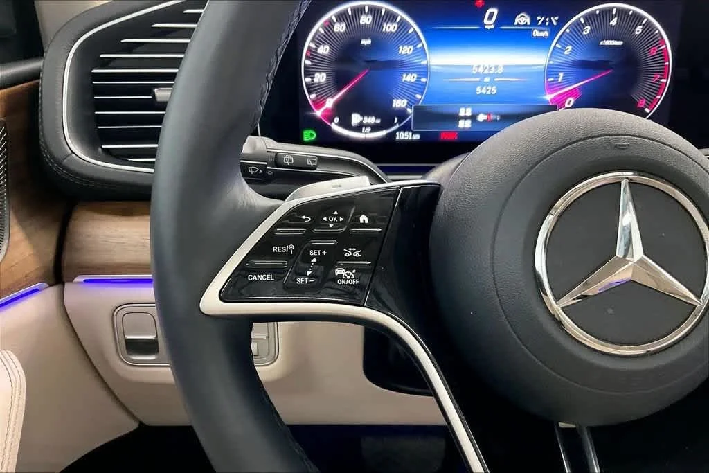 Certified Used 2026 Polar White Mercedes-Benz GLS 450 image 23