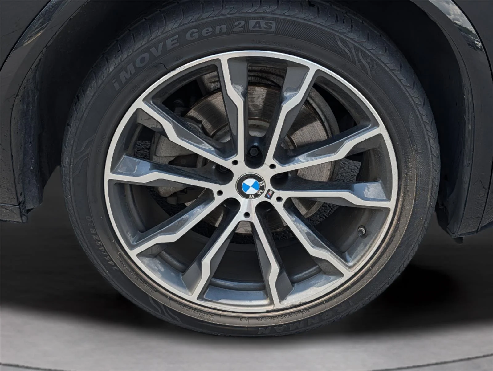 Used 2020 Black Sapphire Metallic BMW sDrive30i image 40