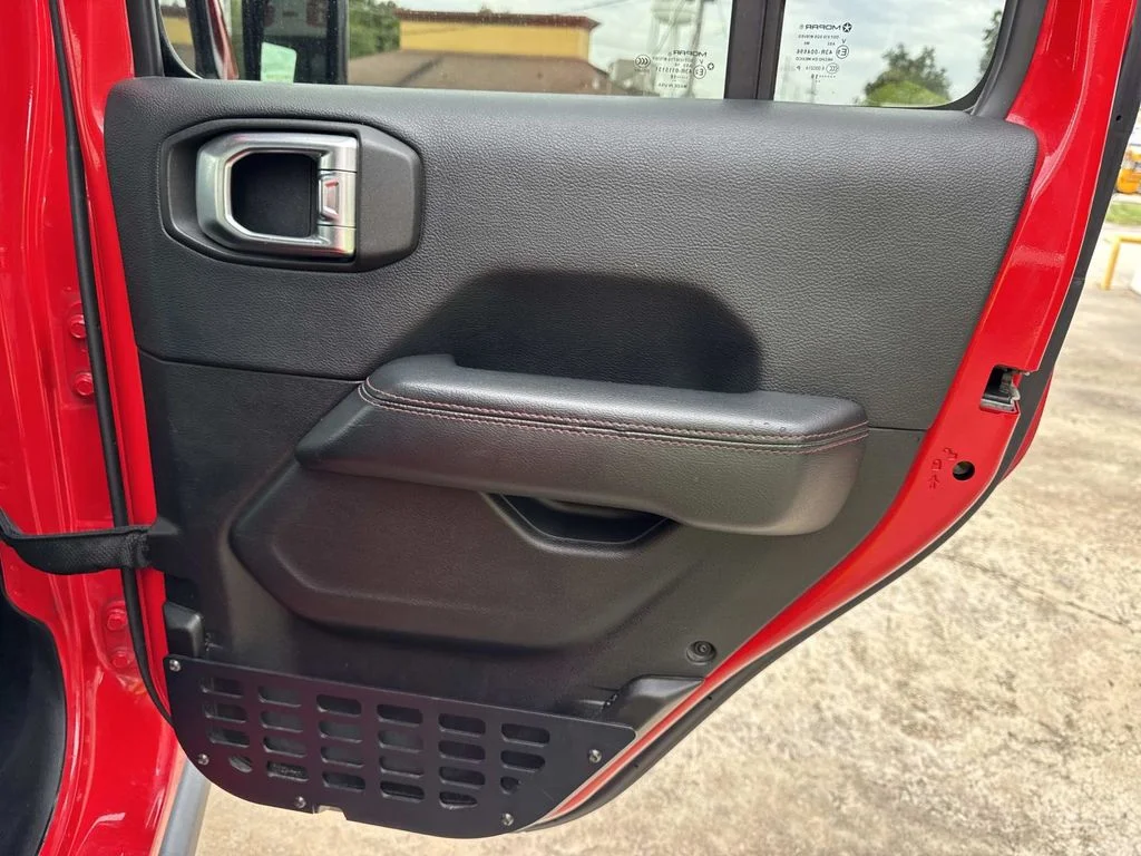Used 2018 Red Jeep Unlimited Rubicon image 27