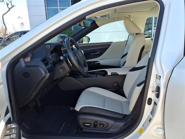 2025 Lexus ES Hybrid 300h - Photo 15