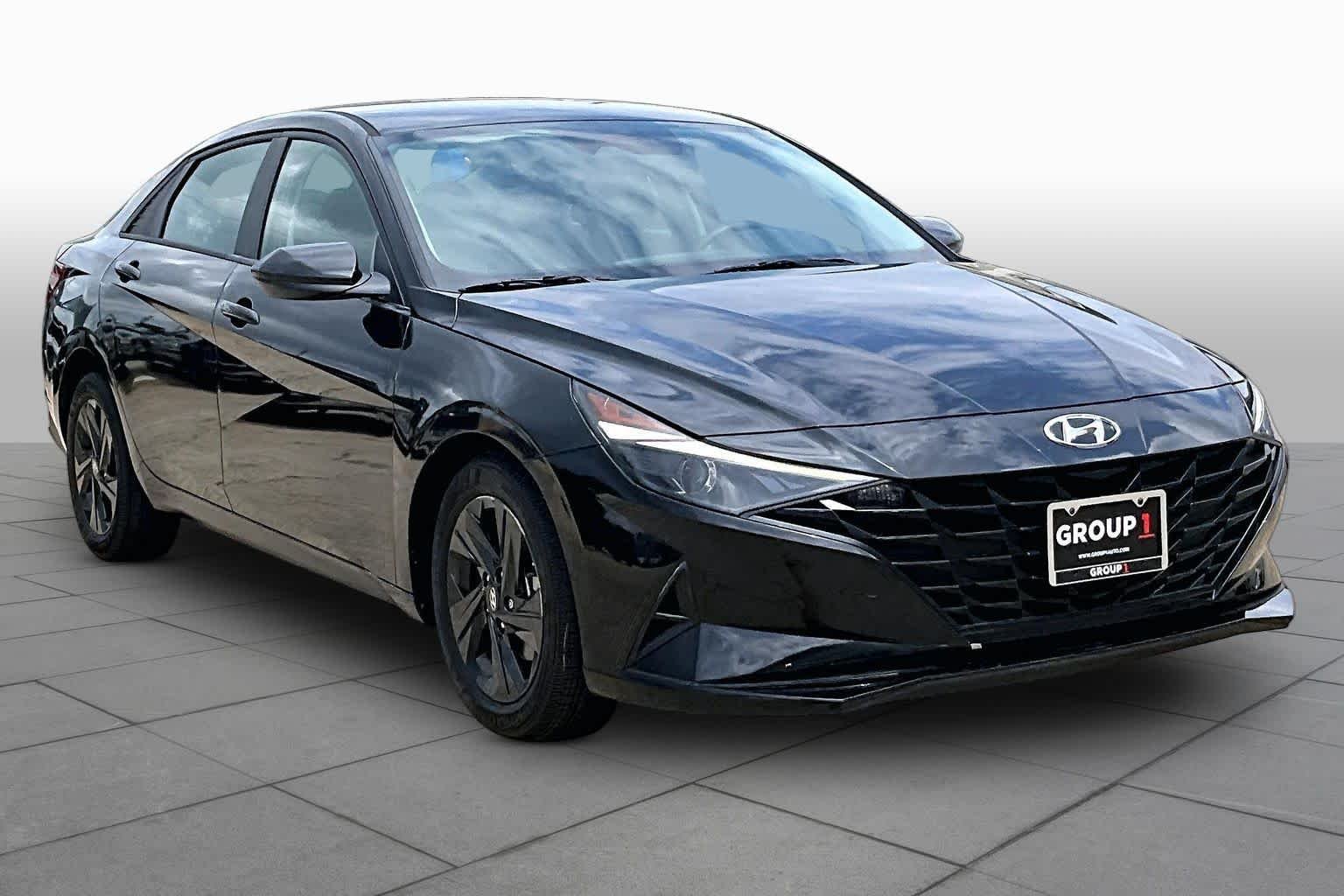 Used 2023 Phantom Black Hyundai SEL image 3