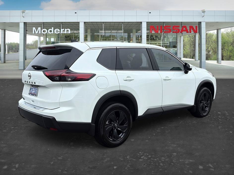 Used 2026 Everest White Pearl Tricoat Nissan SV image 5