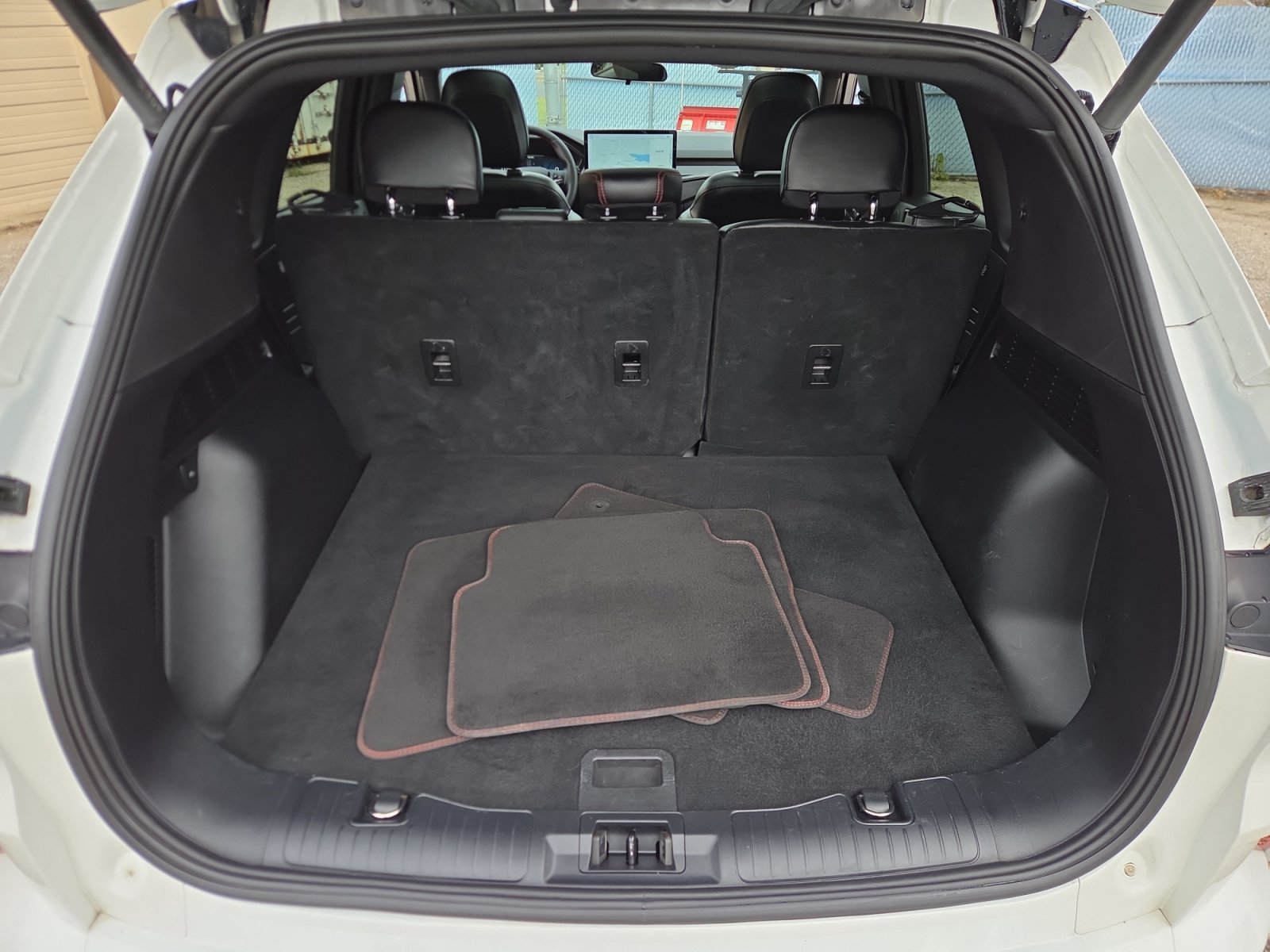 2023 Ford Escape ST-Line Select - Photo 17