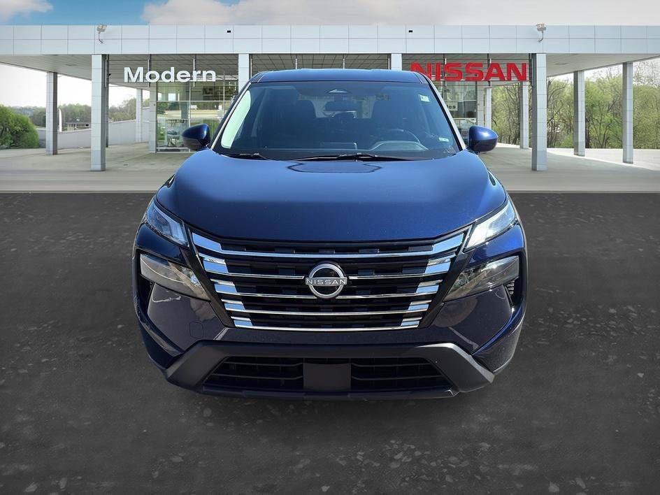 Used 2025 Deep Ocean Blue Pearl Nissan SV image 8